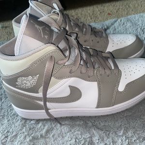 Jordan 1 College Grey